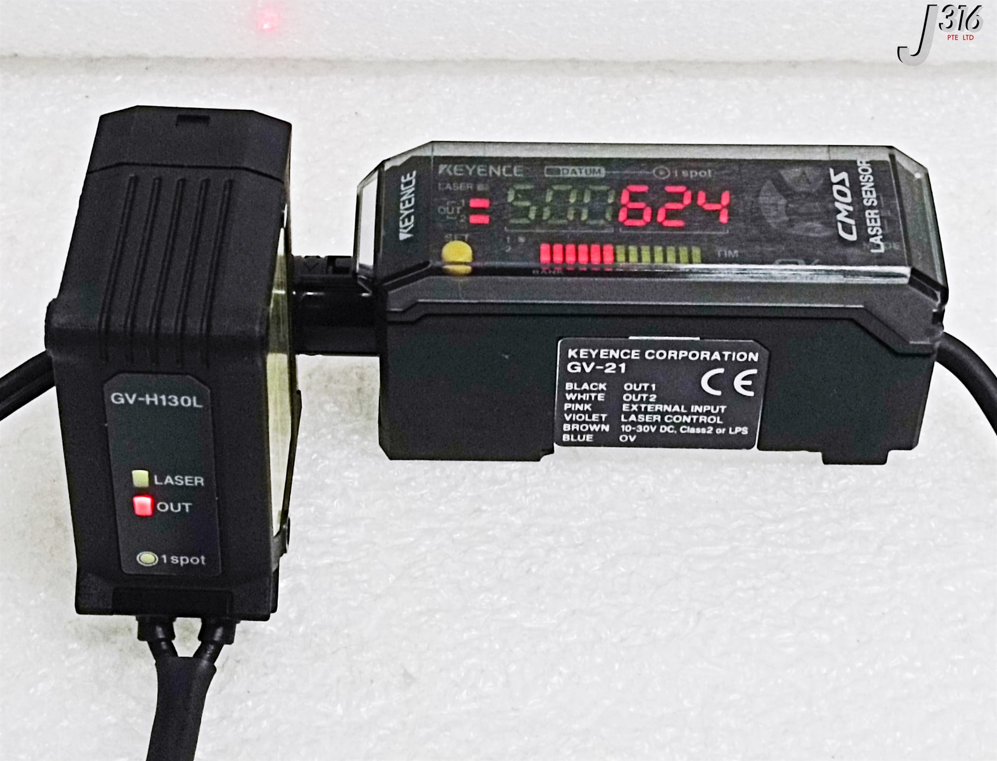 32020 KEYENCE CMOS LASER SENSOR W/ SENSOR HEAD GV-H130L GV-21